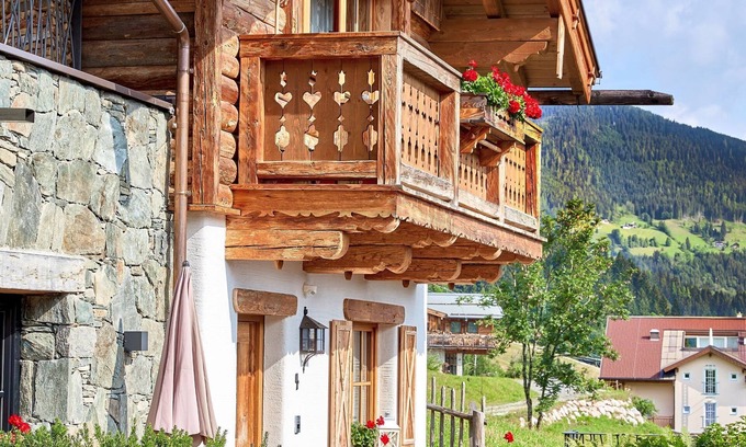 Flachau House | Modern self-catering chalet 3 bedrooms and 3 bathrooms, sauna, fireplace
