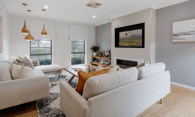 Waramanga House | Modern, Single Level House with Private Gardens
