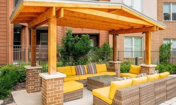 West Congress Apartment | Modern SoCo CozySuites w/2 Pools! #02