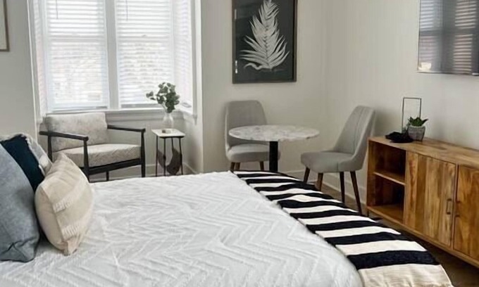 St. Michaels Apartment | Modern Studio in heart of town.