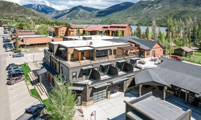 Grand Lake Apartment | Modern studio with huge balcony overlooking main street in Grand Lake