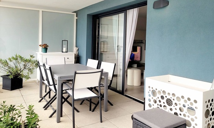 La Jetee Apartment | Modern T3 with AC and wifi, near port and sea, closed garage