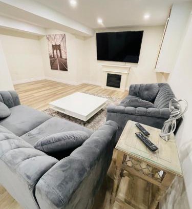 Thorold Apartment | Modern Thorold Apt with Pool Table