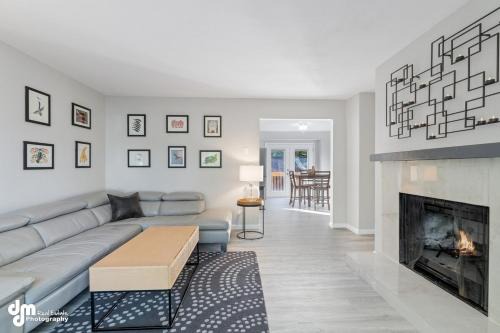 Turnagain House | Modern Turnagain Townhome