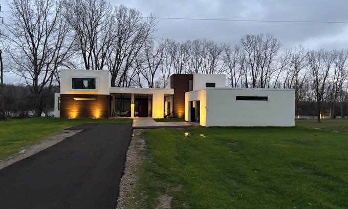 King House | Modern, Ultra-Luxurious, 5 BR/4.5 BA Home on a quiet wooded lake in Ann Arbor