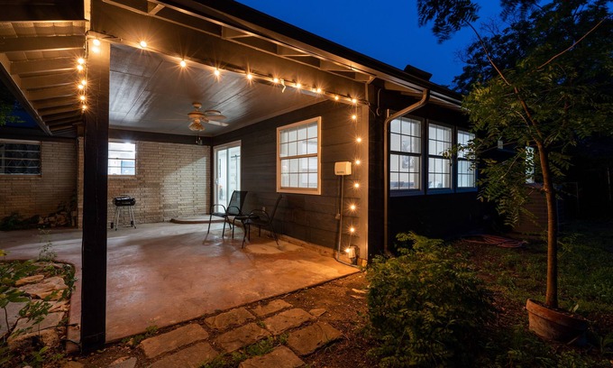 Shearer Hills - Ridgeview House | Modern Updated 5br Home Near The Airport