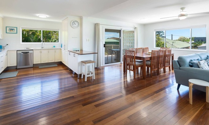Urangan House | Modern Urangan Beach House Close To Beach
