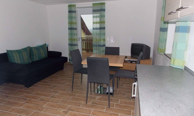 Rottingen Apartment | Modern vacation apartment with kitchen