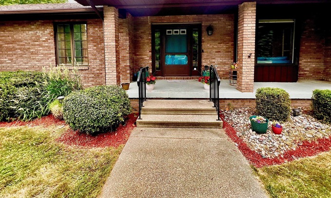 East Lansing House | Modern Vacation Home