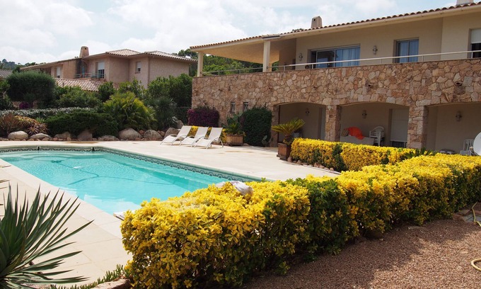 Cirendinu Villa | modern willa at sea side with heated pool and private parking
