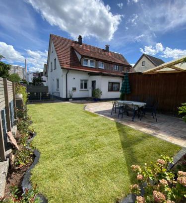 Boeblingen House | Modernes Ferienhaus mit Kochinsel, Garten, 2 Parkplätze inkl, 4-8 Pers