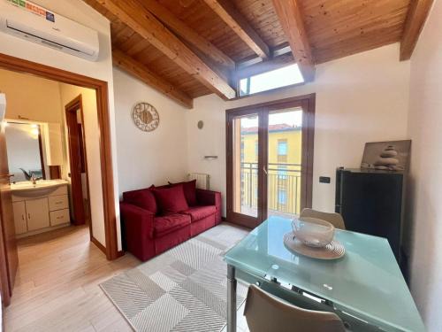 Certosa Apartment | Moderno con Design caldo e accogliente, con parcheggio gratuito e balcone privato, vicino a Fiere, Eventi e Concerti
