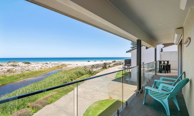 Moana House | Moeys: Perfect Beachfront Escape for Family Gatherings or Friends’ Getaways
