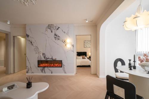 Downtown Shanghai Apartment | Moli B&B-Right on Nanjing East Road the Bund 2-Bedrooms with Elevator Apart ment Near the subway