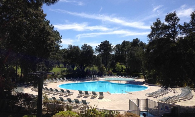 Moliets-et-Maa Apartment | Moliets – Charming studio cabin – Near golf course and sea in a residence with a swimming pool