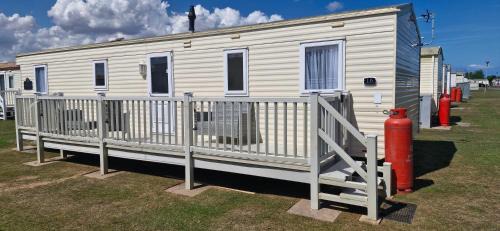 Ingoldmells House | MOLLIES DEN 3 8 Berth 3 bedroom Waterside Leisure Park INGOLDMELLS