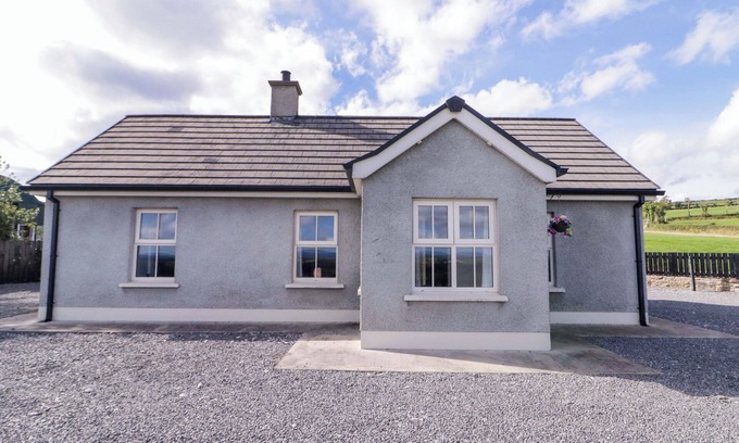 Enniskillen Cottage | MOLLY'S COTTAGE, pet friendly in Derrylin, County Fermanagh