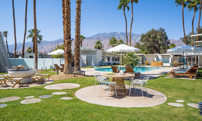 Desert Park Estates Hotel | Monkey Tree Hotel 9 by AvantStay | Stylish Hotel in Palm Springs w/Pool!