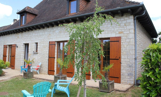 Monpazier House | Monpazier village, villa in enclosed garden: "Aux Portes de la Bastide" 2/4 people