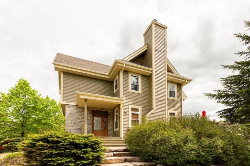 Mont-Tremblant Ski Chalet | Mont Tremblant Bliss - Luxury Ski-Golf Retreat by Instant Suites