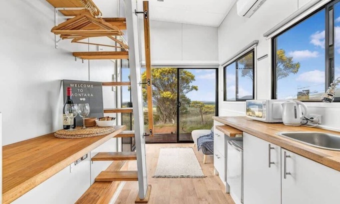 Ararat House | Montara Views 3 by Tiny Away