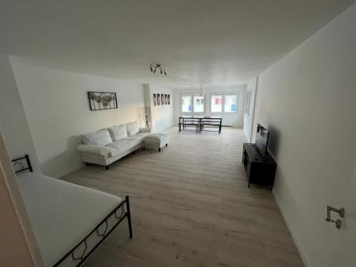 Pforzheim Apartment | Monteurwohnung mit Balkon und 4-Zimmern