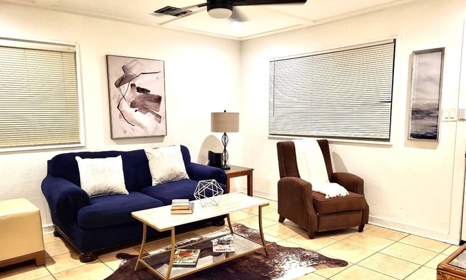 Montgomery House | Montgomery Rustic Chic- Near Downtown