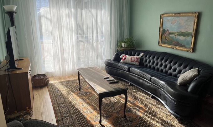 Sault-au-Recollet Bed & Breakfast | Montreal, Ahuntsic, spacious, warm, well-equipped family home.