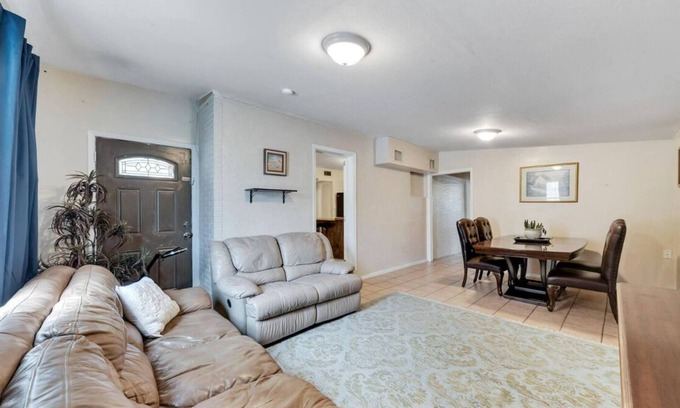 Temple Crest House | Montu's Landing! Rare Find 6 Bedroom House at Busch Gardens! Sleeps 15!