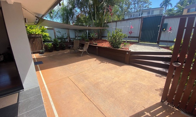 Mooloolaba House | Mooloolaba - Single storey house, 11 minute walk to the patrolled swimming beach