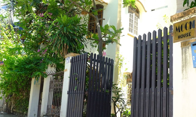 Tran Phu Beach House | Moon house - East side