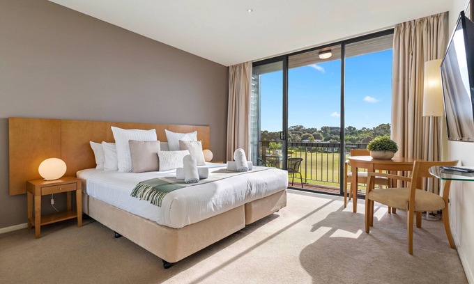 Fingal Apartment | Moonah Links Apartment 23 & 24 - Fairway Views, Golf, Hot Springs