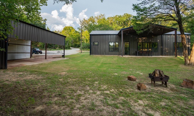 Hearne House | Moonlight Oaks Retreat features privacy, and abundant space for r&r