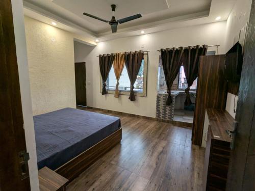 Tapovan Hotel | MOONSHIVA STAY and CAFE
