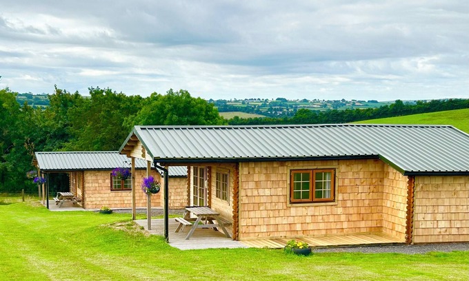 Okehampton Cabin | Moor View (Oak Tree Lane)nGorgeous rustic charm