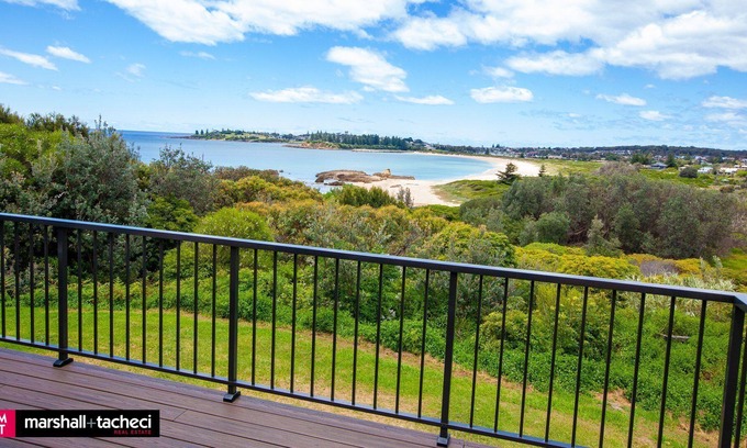 Bermagui House | Moorhead beach house: Spectacular beach and wetland views