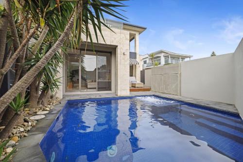 Mornington House | Mornington Beachfront Bliss - Pool, Spa & Rooftop Sunsets
