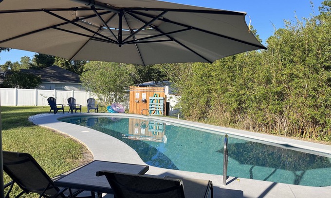 St. Augustine House | Morningview Retreat - HEATED POOL 💦☀️ pool table 🎱 bar🍺🍷 pet friendly 🐶