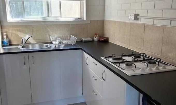 Thornton Apartment | MOTEL 4 - Sleeps 4 - Queen bed, bunk set
