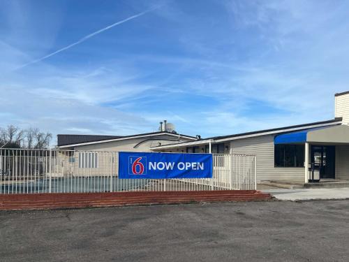 Cross Lanes Hotel | Motel 6 Cross Lanes, WV Goff Mountain Rd