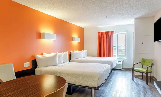 Headingley Hotel | Motel 6 Headingley, MB - Winnipeg West