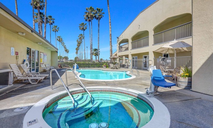 Lodi Hotel | Motel 6 Lodi, CA