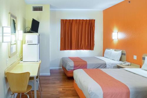 Hayden Hotel | Motel 6-Seymour, IN - North