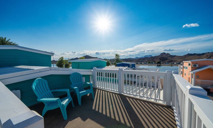 Parker Strip House | Motorboat Inn, Deluxe River Views, Roadrunner Resort