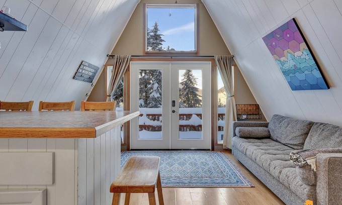 Alyeska House | Mountain Cabin on Alyeska with Amazing Valley Views