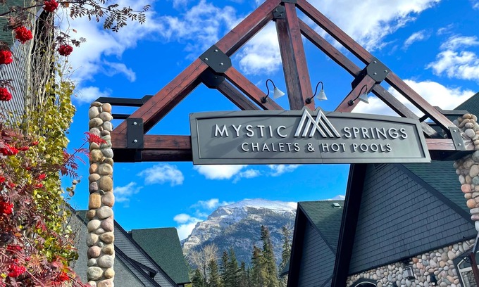 Canmore Ski Chalet | 🥇 Mountain Chalet at Mystic Springs, Heated Pool, Hot Tub!