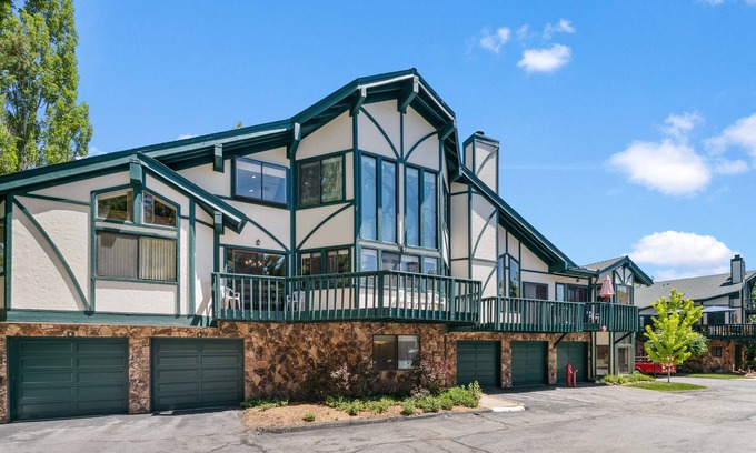 Big Bear Lake House | Mountain Condo has King Suite, Soaking Tub, Arcade, Pool and Hot Tub Access!