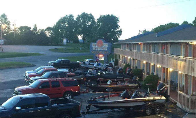 Branson West Hotel | Mountain Country Motor Inn