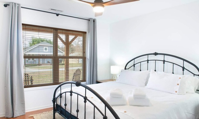 Brevard House | Mountain Lux Escape - 5 minutes to Downtown Brevard & Pisgah National Forest