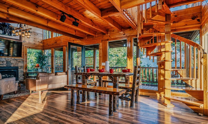 Gatlinburg - Pigeon Forge Apartment | Mountain Majesty With Spectacular Views
